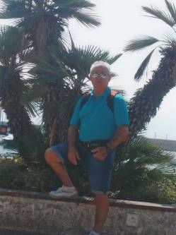 J�zsef, 77 �ves t�rskeres� f�rfi, Koml�