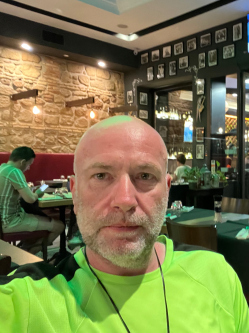 J�zsef, 52 �ves kapuv�ri t�rskeres� f�rfi