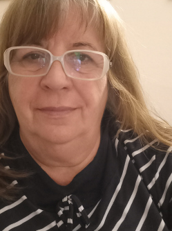 Nelli, 67 �ves t�rskeres� n�, Kecskem�t