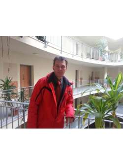 Kasu, 65 �ves t�rskeres� f�rfi, M�tranov�k