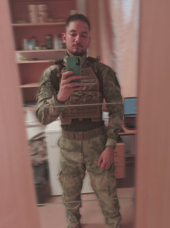 P�ter, 22 �ves t�rskeres� f�rfi, Sarkad