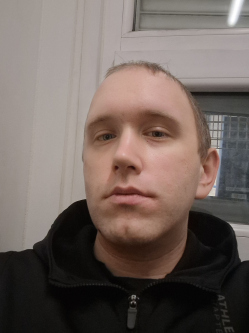 Zsolt, 32 �ves t�rskeres� f�rfi, Vecs�s