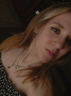 Heni, 20 �ves t�rskeres� n�, �rd