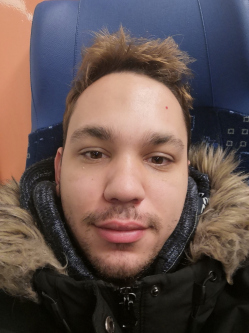 Ricsi, 25 �ves t�rskeres� f�rfi, Bodogl�r