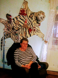 �va, 48 �ves f�nyeslitkei t�rskeres� n�