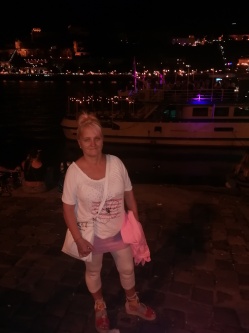 Erika, 58 �ves t�rskeres� n�, �csa