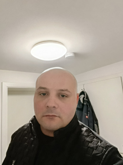 L�szl�, 36 �ves t�rskeres� f�rfi, V�s�rosnam�ny