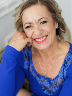 Annam�ria, 53 �ves t�rskeres� n�, Mez�szilas