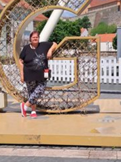Anik�, 56 �ves t�rskeres� n�, P�rb�ly