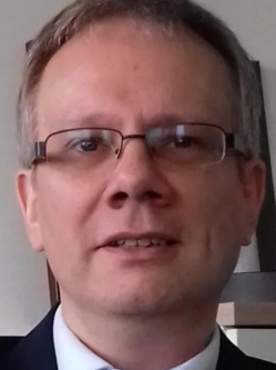 Emil, 55 �ves t�rskeres� f�rfi, Gy�r