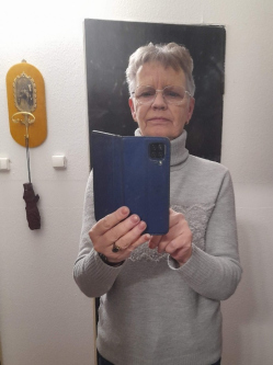Ren�ta, 71 �ves t�rskeres� n�, Duna�jv�ros