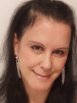 Hajnalka, 44 �ves t�rskeres� n�, Gy�ngy�s