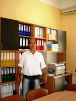 Alexander, 50 �ves t�rskeres� f�rfi, Pilis