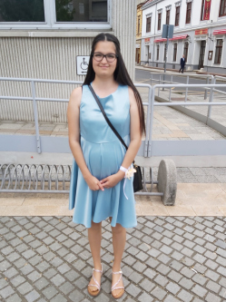 Hanna, 23 �ves t�rskeres� n�, V�p