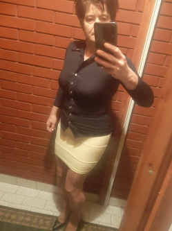 Edit, 59 �ves t�rskeres� n�, Ny�regyh�za