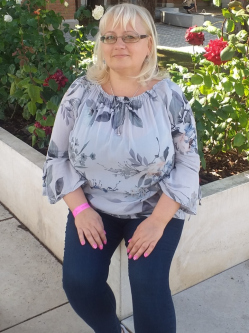 Anna, 51 �ves t�rskeres� n�, Budapest