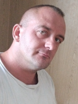 Roli, 37 �ves t�rskeres� f�rfi, Dunaf�ldv�r