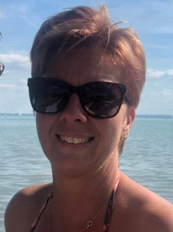 Annamari, 55 �ves t�rskeres� n�, Balatonalm�di