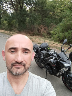 Norbert, 46 �ves t�rskeres� f�rfi, Bonyh�d