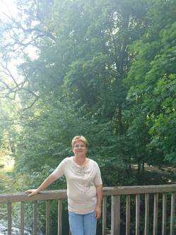 Erzs�bet, 64 �ves t�rskeres� n�, Koml�