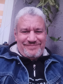 Csaba, 51 �ves t�rskeres� f�rfi, Vill�ny