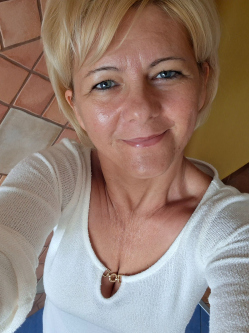Kriszta, 50 �ves t�rskeres� n�, Szombathely