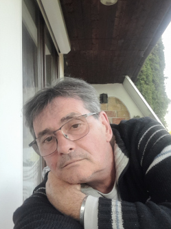 Ott�, 61 �ves t�rskeres� f�rfi, Le�nyfalu