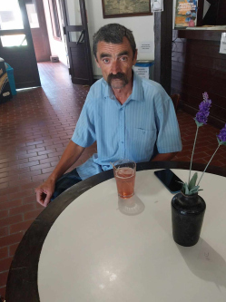 Lajos, 56 �ves t�rskeres� f�rfi, P�sp�klad�ny