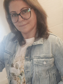 T�nde, 48 �ves t�rskeres� n�, Ny�regyh�za