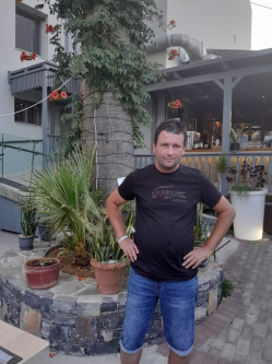 Zoli, 39 �ves dunaharaszti t�rskeres� f�rfi