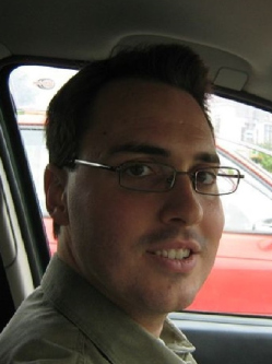 Zsolti, 44 �ves t�rskeres� f�rfi, P�pa