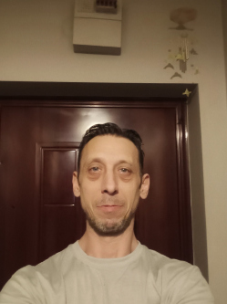 Szil�rd, 48 �ves t�rskeres� f�rfi, Miskolc
