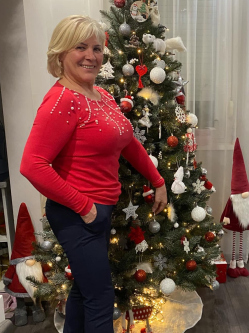 Ibolya, 62 �ves t�rskeres� n�, Hern�dkak