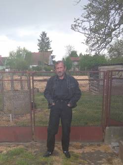 L�szl�, 59 �ves t�rskeres� f�rfi, M�lyk�t