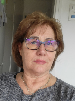 Anna, 63 �ves budakal�szi t�rskeres� n�