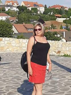Etel, 61 �ves t�rskeres� n�, Kunsz�ll�s