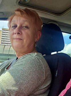 Joli, 61 �ves t�rskeres� n�, Nemti