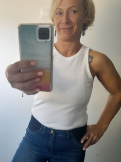Szilvi, 48 �ves t�rskeres� n�, Torony