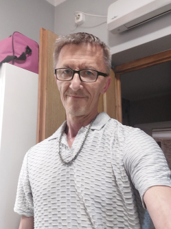 Tibor, 52 �ves t�rskeres� f�rfi, Gy�ngy�shal�sz