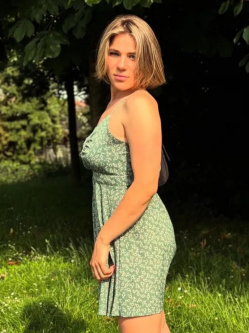 Emma, 22 �ves t�rskeres� n�, Szolnok