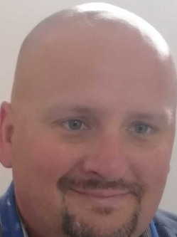 Robert, 46 �ves t�rskeres� f�rfi, B�k�scsaba
