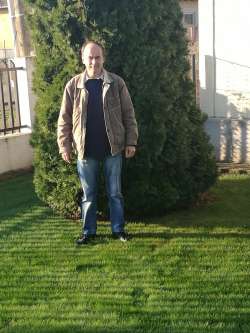 B�la, 63 �ves t�rskeres� f�rfi, Gy�ngy�s