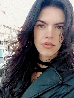 Viki, 34 �ves t�rskeres� n�, Mosonmagyar�v�r