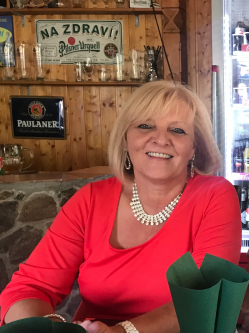 Beatrix, 58 �ves t�rskeres� n�, Budakeszi