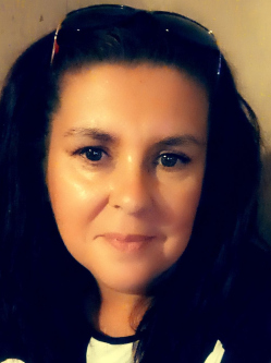 Melinda, 46 �ves t�rskeres� n�, K�r�slad�ny