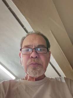 Ott�, 59 �ves t�rskeres� f�rfi, Budapest