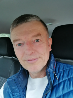 Zoli, 50 �ves t�rskeres� f�rfi, K�thely