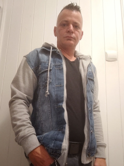 Marci, 40 �ves t�rskeres� f�rfi, Szolnok