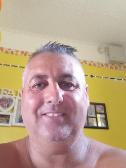 Roland, 47 �ves t�rskeres� f�rfi, Zagyvar�kas