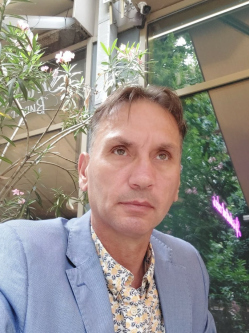 Zolt�n, 52 �ves t�rskeres� f�rfi, Budapest